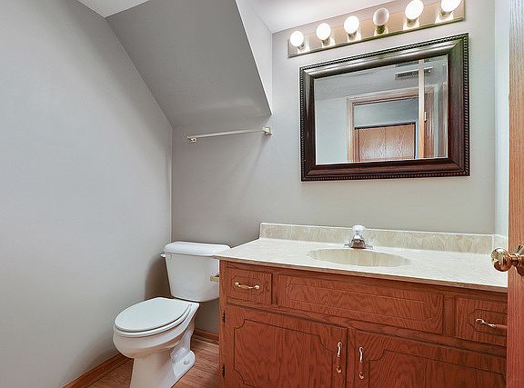 5th image of 16041 Laurel Dr