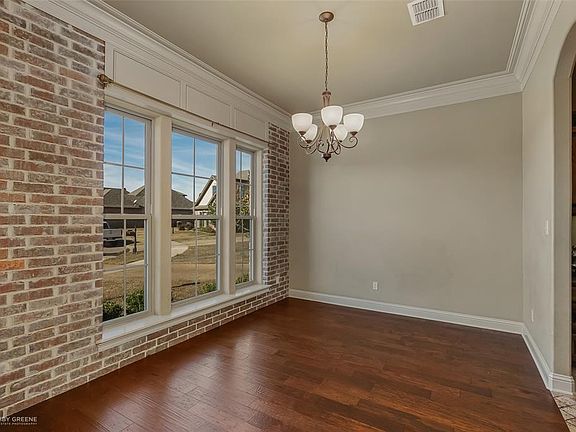 3rd image of 684 Dumaine Dr