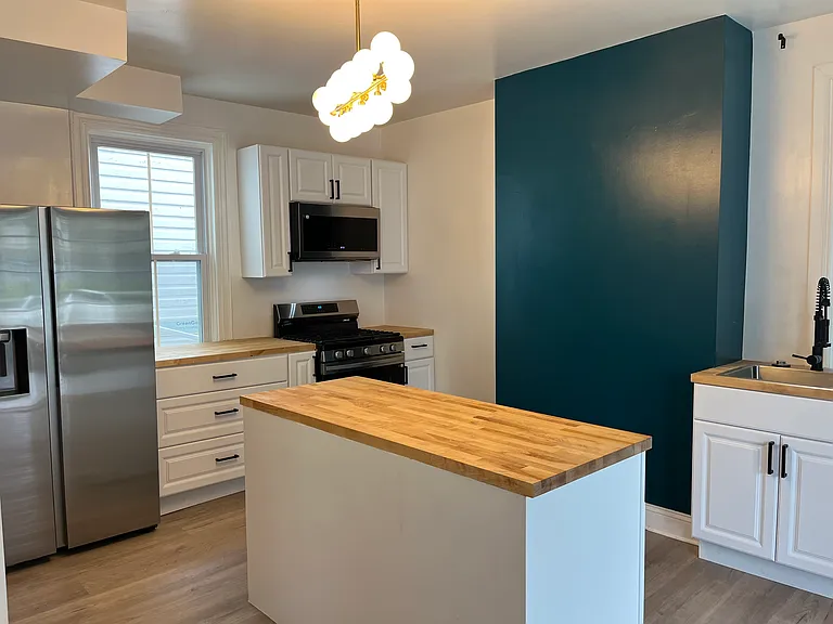617 Montgomery St — Photo 11
