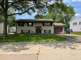 3308 Candlewick Dr, Bettendorf, IA 52722
