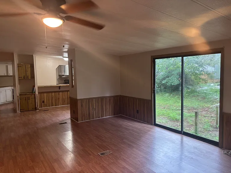 206 Tropicaire St — Photo 4