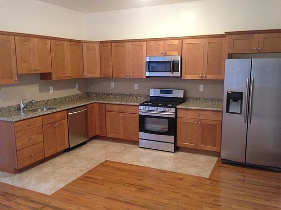 3rd image of 525 Essex St #0