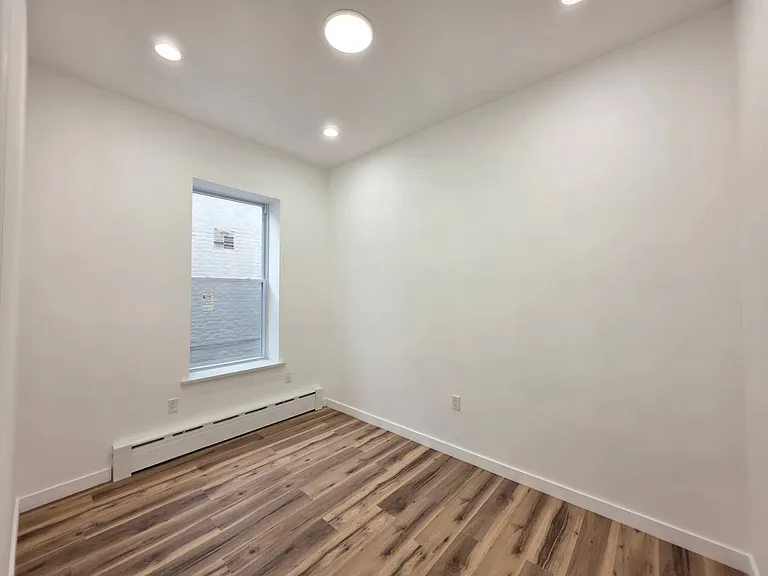 2722 E 26th St #2F — Photo 15