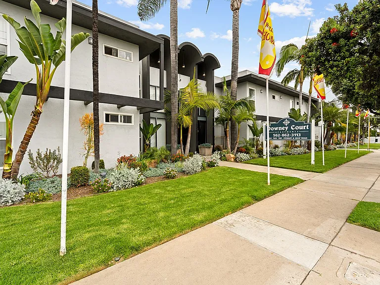 Downey Court Apartments — Photo 2