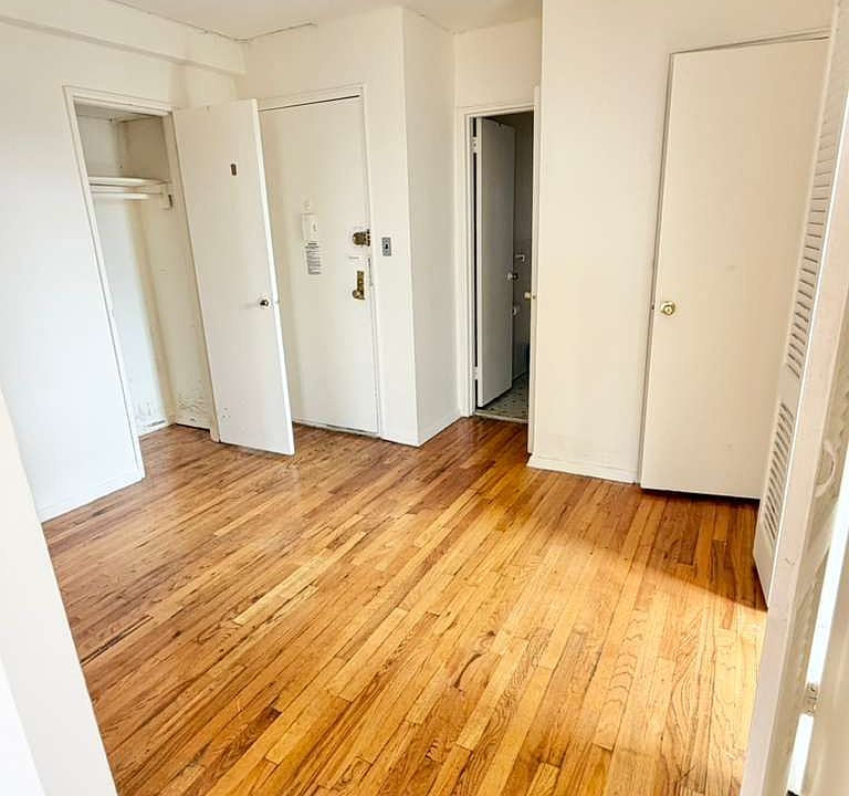 2nd image of 4014 62nd St APT 7E
