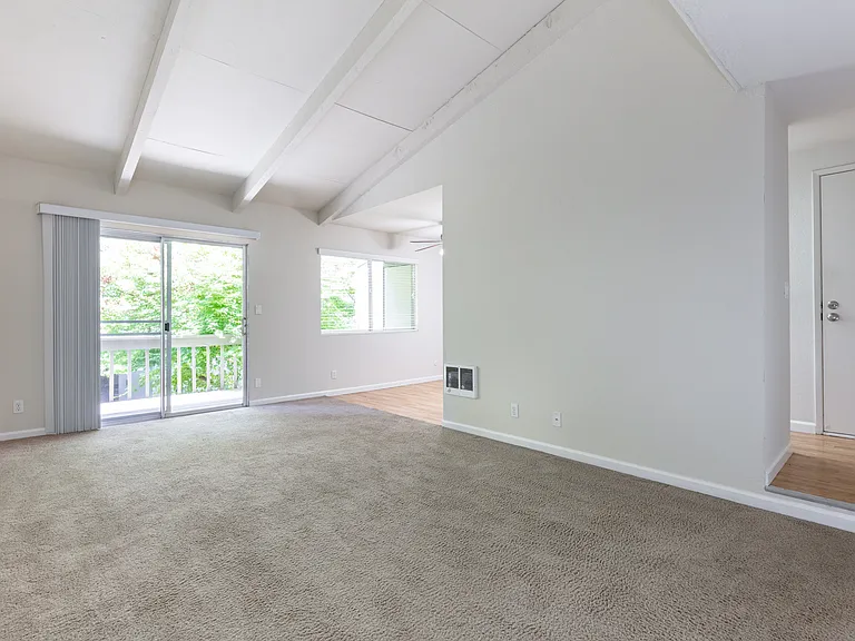 Riverdeck Apartments — Photo 16