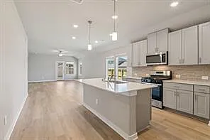 14235 Rolling Pastures Dr — Photo 4