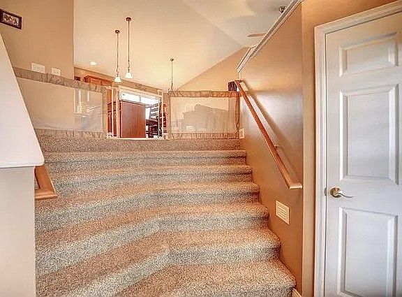 3rd image of 307 Miller Ct
