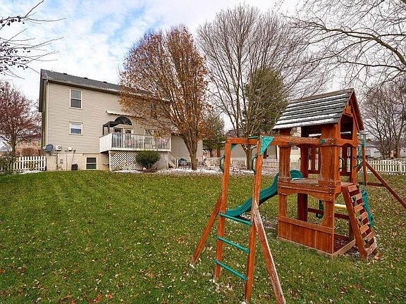 4th image of 135 Mackenzie Dr
