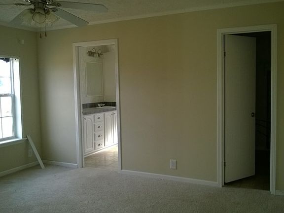 4th image of 1012 Lonesome Dove Ln
