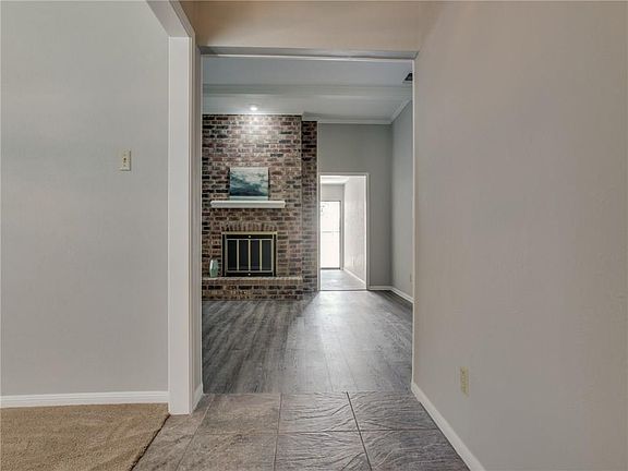 2nd image of 1733 Saint James Dr
