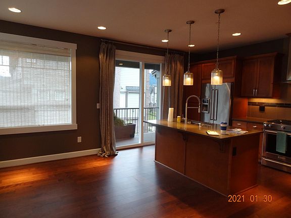 5th image of 943 NE Ellis Dr