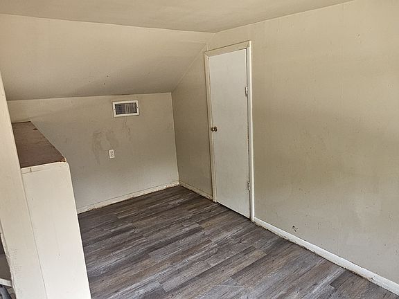 2nd image of 716 S Drury Ln