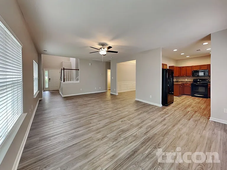 1028 Mountain Laurel Ct — Photo 2