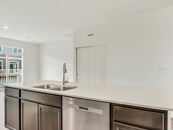 4th image of 2363 Glacier St