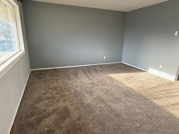 5th image of 355 N Blossom Dr