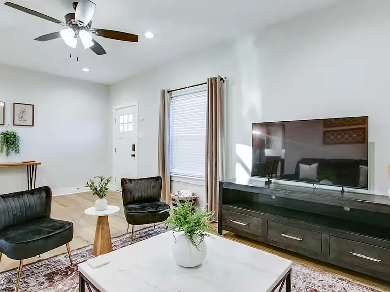 1045 Holiday Dr — Photo 6
