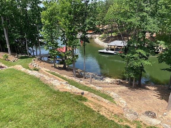 3rd image of 256 Greenbay Rd