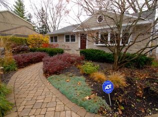 30385 N East End Ave, Libertyville, IL 60048