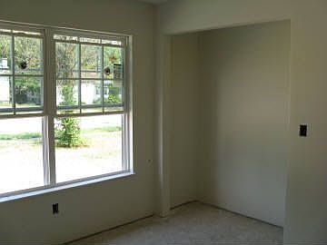 3rd image of 607 E Grand Ave