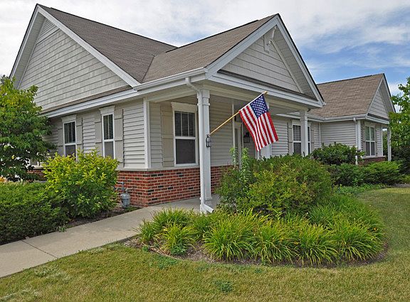 2nd image of 2562 Burnside Way #2562