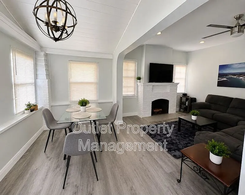 3 bed, 3.0 bath, $2,350 — Photo 3