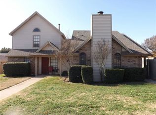 2824 Springhaven Ct, Bedford, TX 76021