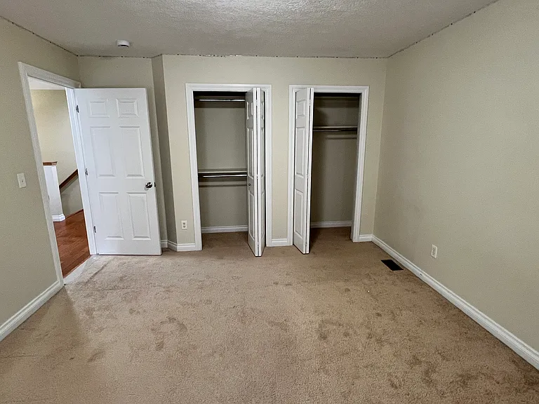 2122 Clinton St — Photo 29