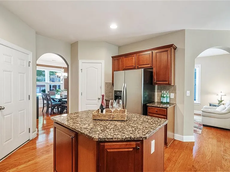 3845 Seaton Dr — Photo 9
