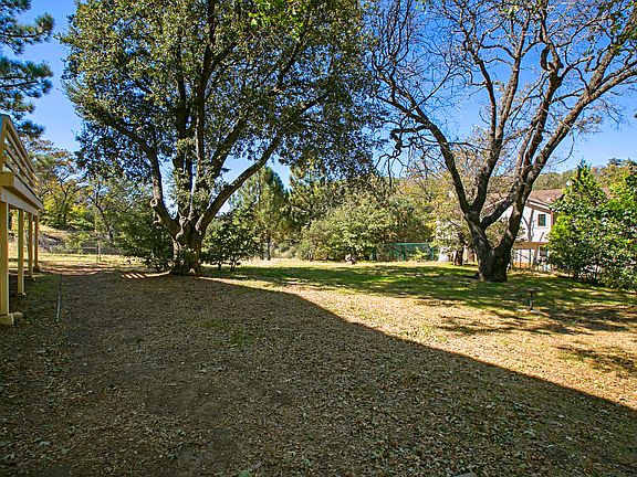 4th image of 888 Pine Cone Dr