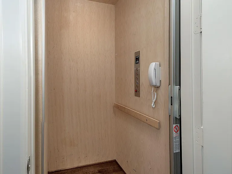 2503 Lake Front Cir — Photo 25