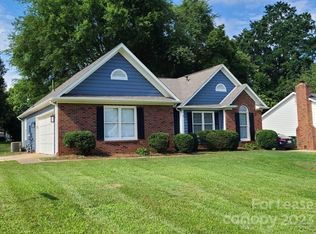 14016 Carriage Lake Dr, Charlotte, NC 28273