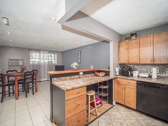2nd image of 1100 Governors Dr APT 1