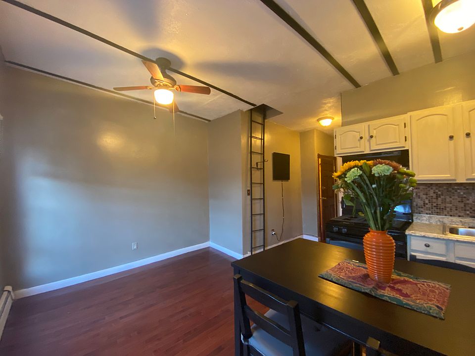 1st image of 328 Hancock St #2