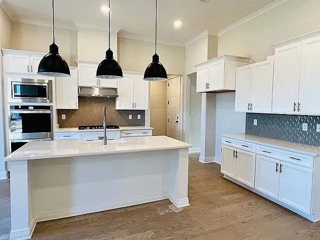 5 bed, 3363 sqft, $3,499 — Photo 4