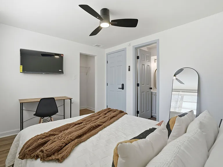 Cedar Knoll Dr — Photo 1