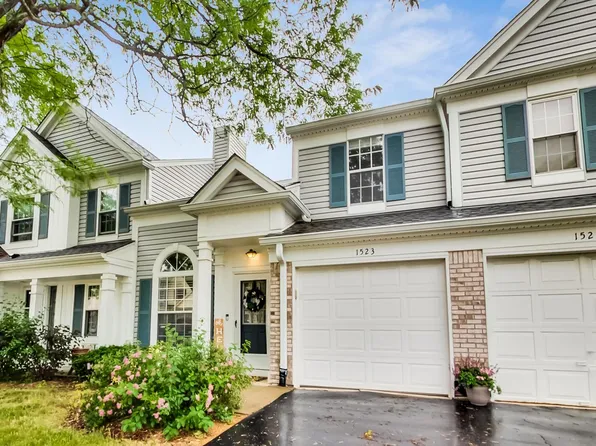 1523 Apple Grove Ln, Westmont, IL 60559