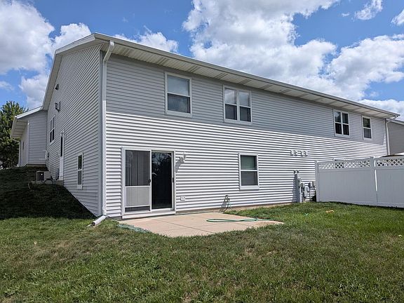 3rd image of 1109 Firethorn DRIVE #1
