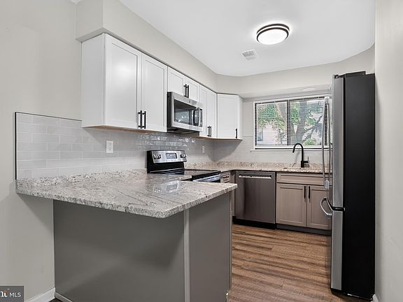 4th image of 72 Heather Ct