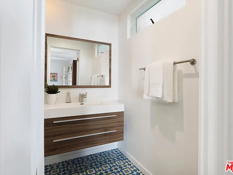2591 Amherst Ave — Photo 33