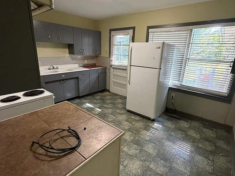 819 Center St #819 — Photo 6