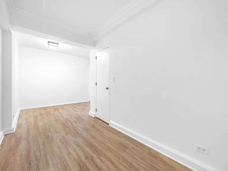 136 E 55th St #2R — Photo 13