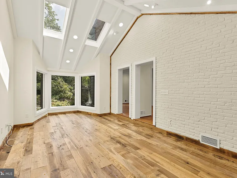 8416 Fox Run — Photo 14