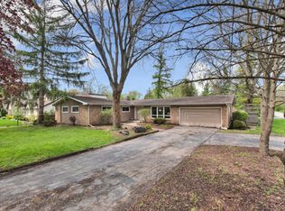 210 E Clarendon St, Prospect Heights, IL