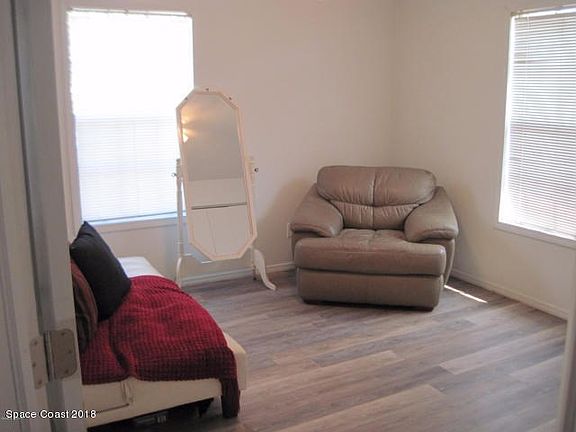 Bedroom 1/ downstairs