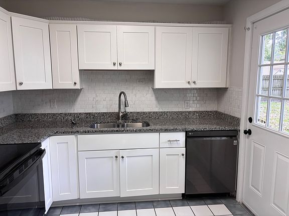 5th image of 320 Barcelona Ln