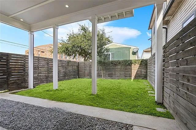 2732 Danneel St — Photo 31