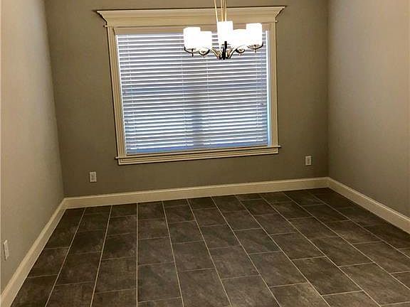 5th image of 20 Merritt Cir
