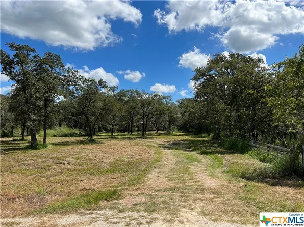 525 McAdams Rd, Goliad, TX 77963