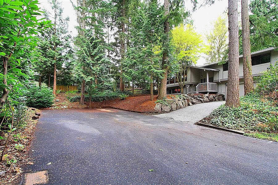 2nd image of 2209 185th Pl NE